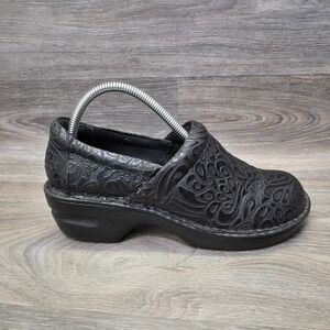 BOC Peggy‎ Clogs Womens 9M Black Tooled Leather Textured Paisley Slip On Classic